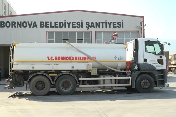 Bornova Belediyesi'nden yangınlara TOMA tipi su tankeriyle müdahale