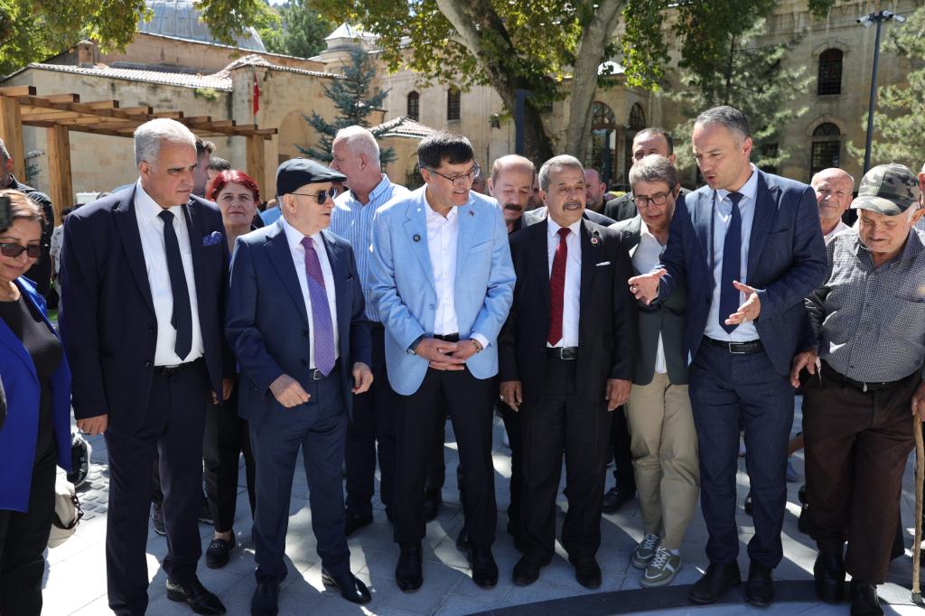 Kütahya’da Ulu Cami Meydan Parkı hizmete açıldı<