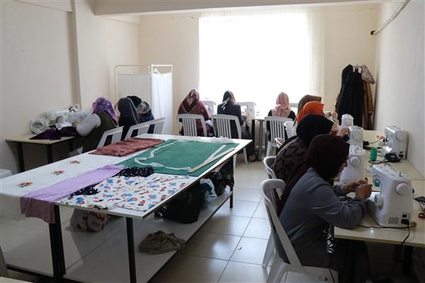 Haliliye Belediyesi'nden kadınlara yönelik hobi ve eğitim kursları 