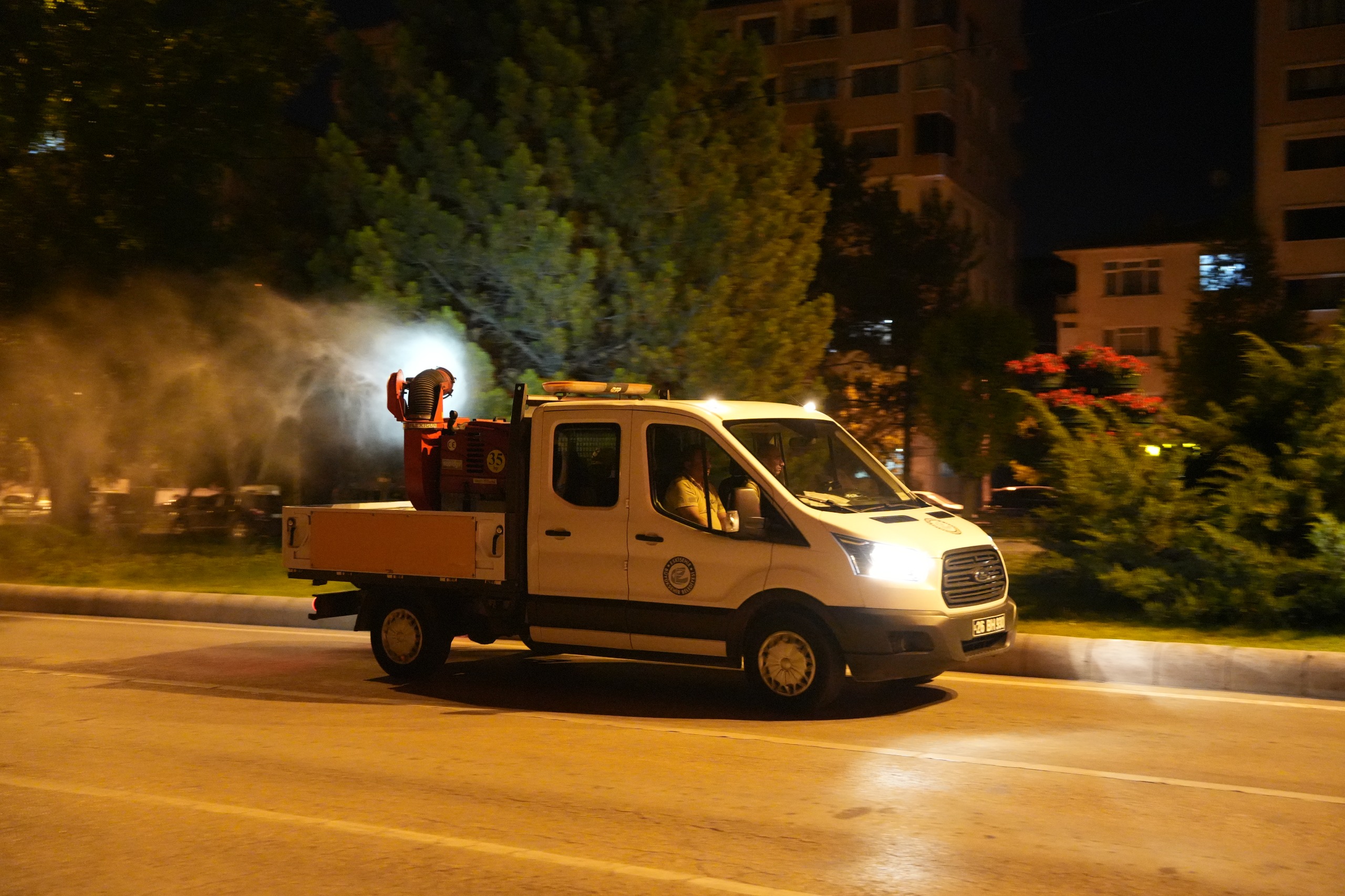 Eskişehir Büyükşehir Belediyesi'nden ilaçlama çalışması<