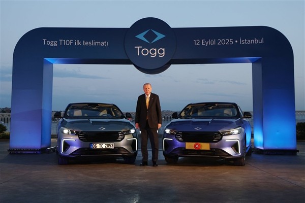 Cumhurbaşkanı Erdoğan'a Togg’un yeni modeli hediye edildi
