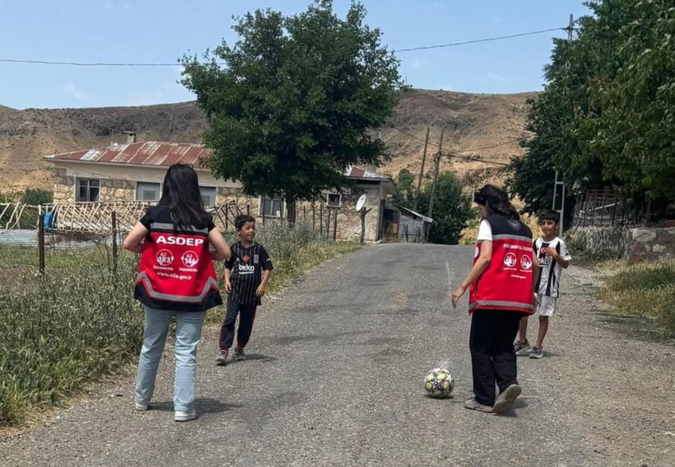 Tunceli’de kırsal bölgelerde çocuklara yönelik bilgilendirme çalışmaları sürüyor<