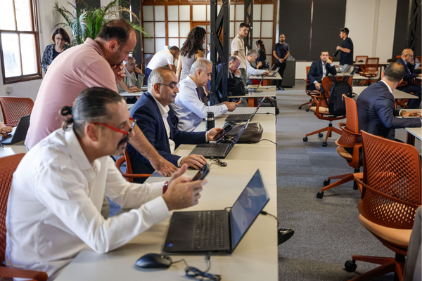 İzmir'de Yapay zeka eğitim programı başlatıldı<