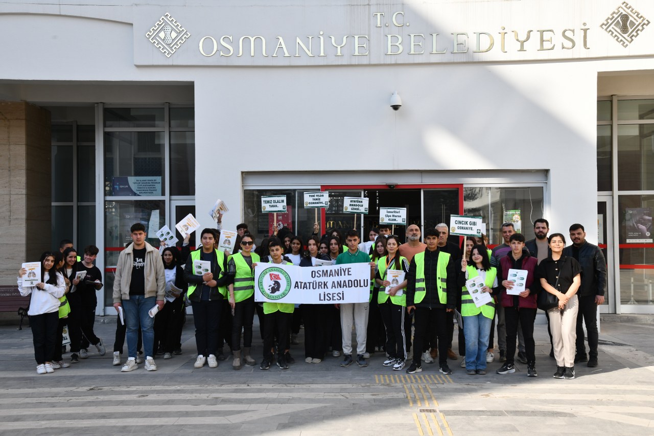 Öğrenciler, sigara izmariti kirliliğine dikkat çekti<