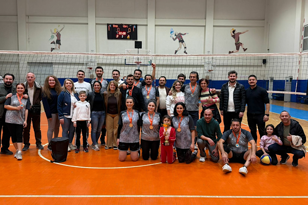 Nilüfer’de Voleybol Turnuvası şampiyonu Yapı Kontrol Müdürlüğü oldu<