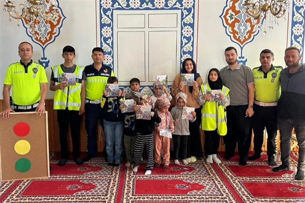Erzincan’da Kur’an kursu öğrencilerine trafik eğitimi<
