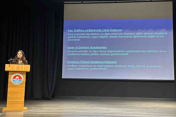 Maltepe'de LGS'ye hazırlanan öğrenciler için tanıtım toplantısı düzenlendi<