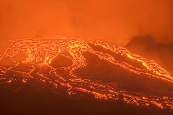 Hawaii'deki Kilauea yanardağı, geçen yıldan beri püskürüyor<