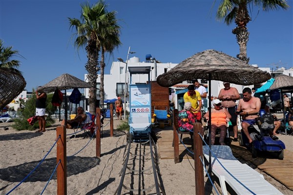 Turgutreis halk plajına özel gereksinimli bireyler için raylı sistem<