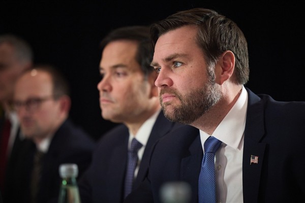 JD Vance: Biz İran'la değil, nükleer programıyla savaş halindeyiz<