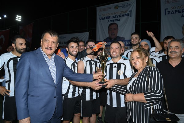 Malatya’da futbol turnuvası şampiyonu  “İnönü Üniversitesi” oldu
