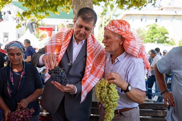 Urla’da geleneksel bağbozumu şenliği başladı<