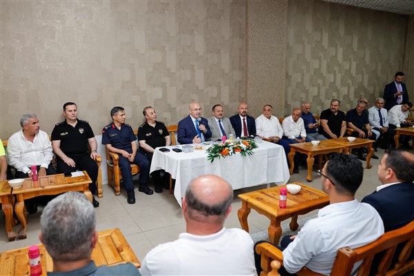 Vali Köşger, Seyhanlılarla bir araya geldi 