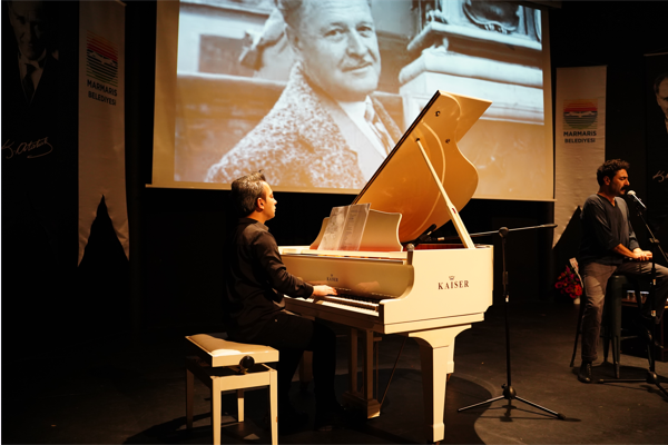 Marmaris’te, Nazım Hikmet notalar ve şiirlerle anıldı<