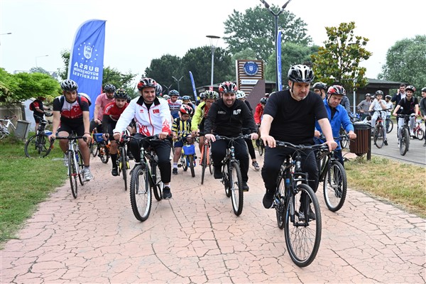 Bursa'da Dünya Bisiklet Günü için pedal çevirdiler
