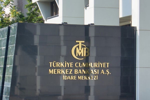 Merkez Bankası'nın müdahalesiyle dolar 38, euro 42 liraya çekildi<