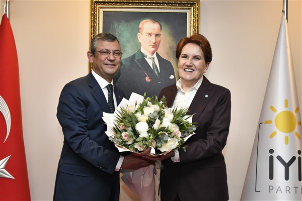 Akşener, CHP Genel Başkanı Özel ile bir araya geldi 