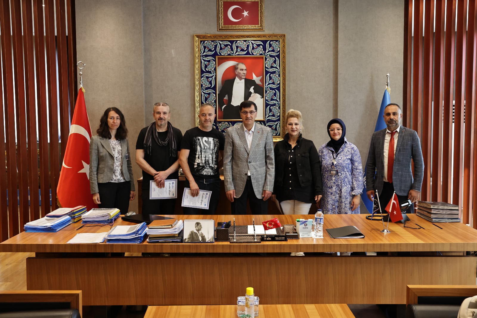 Kütahya Belediyesi'nden gönüllü sanatçılara teşekkür belgesi