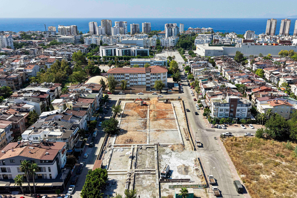 Muratpaşa’da raket sporlarının yeni merkezi yükseliyor<