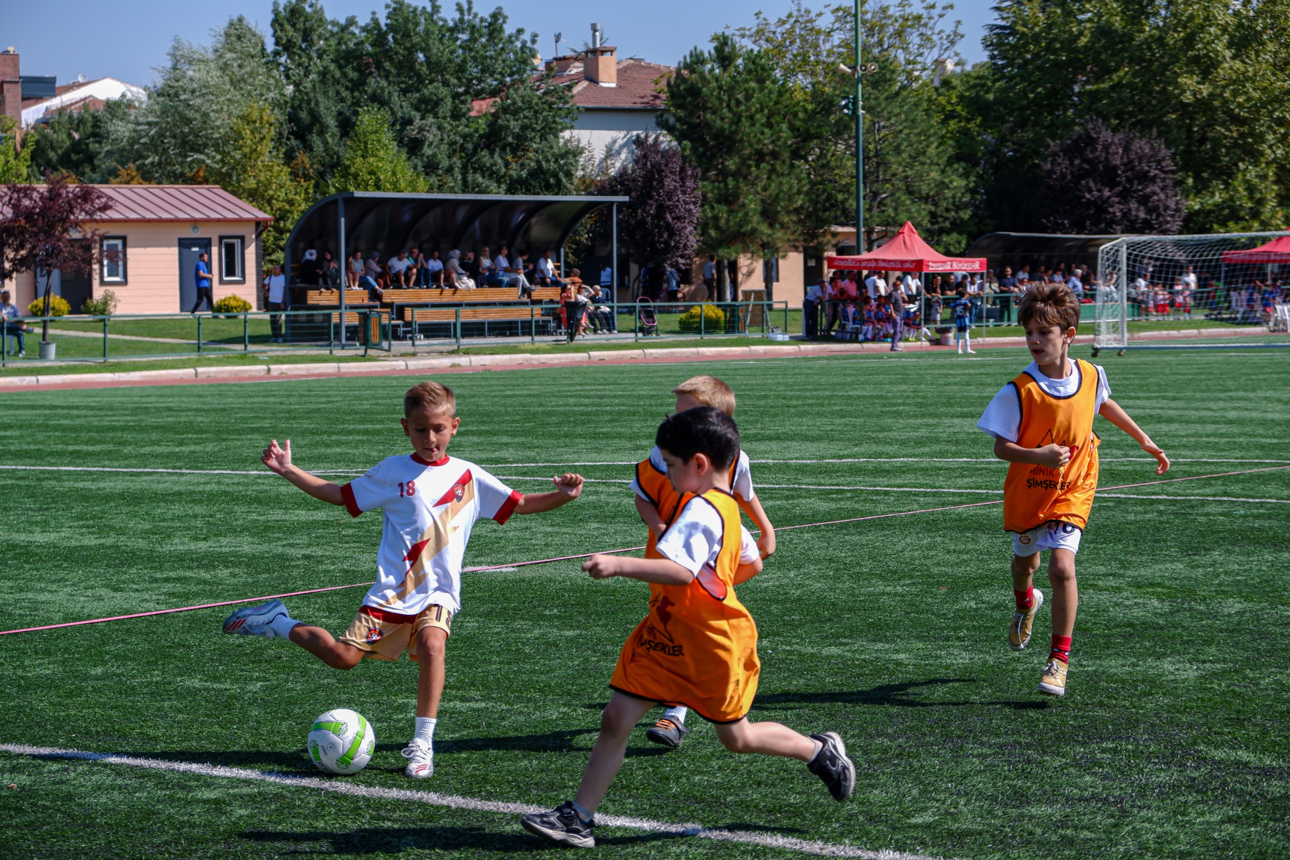 Eskişehir’de 30 Ağustos Zafer Bayramı Mini Minikler Futbol Şenliği başladı