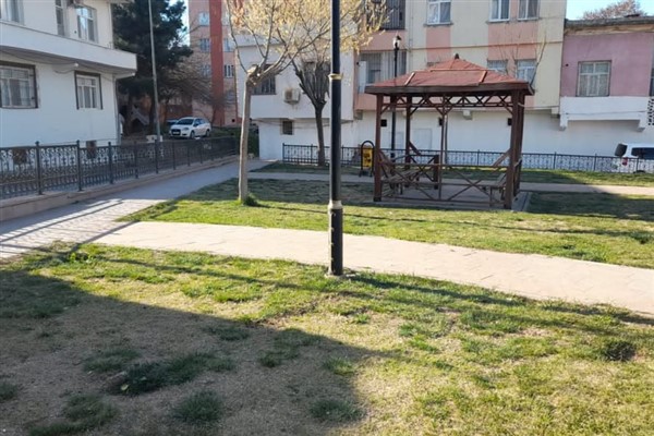 Silvan Belediyesi parklarda bakım ve onarım çalışmalarını sürdürüyor