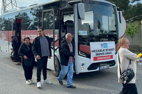 Maltepe’de mezarlıklara ücretsiz ring seferleri başladı<