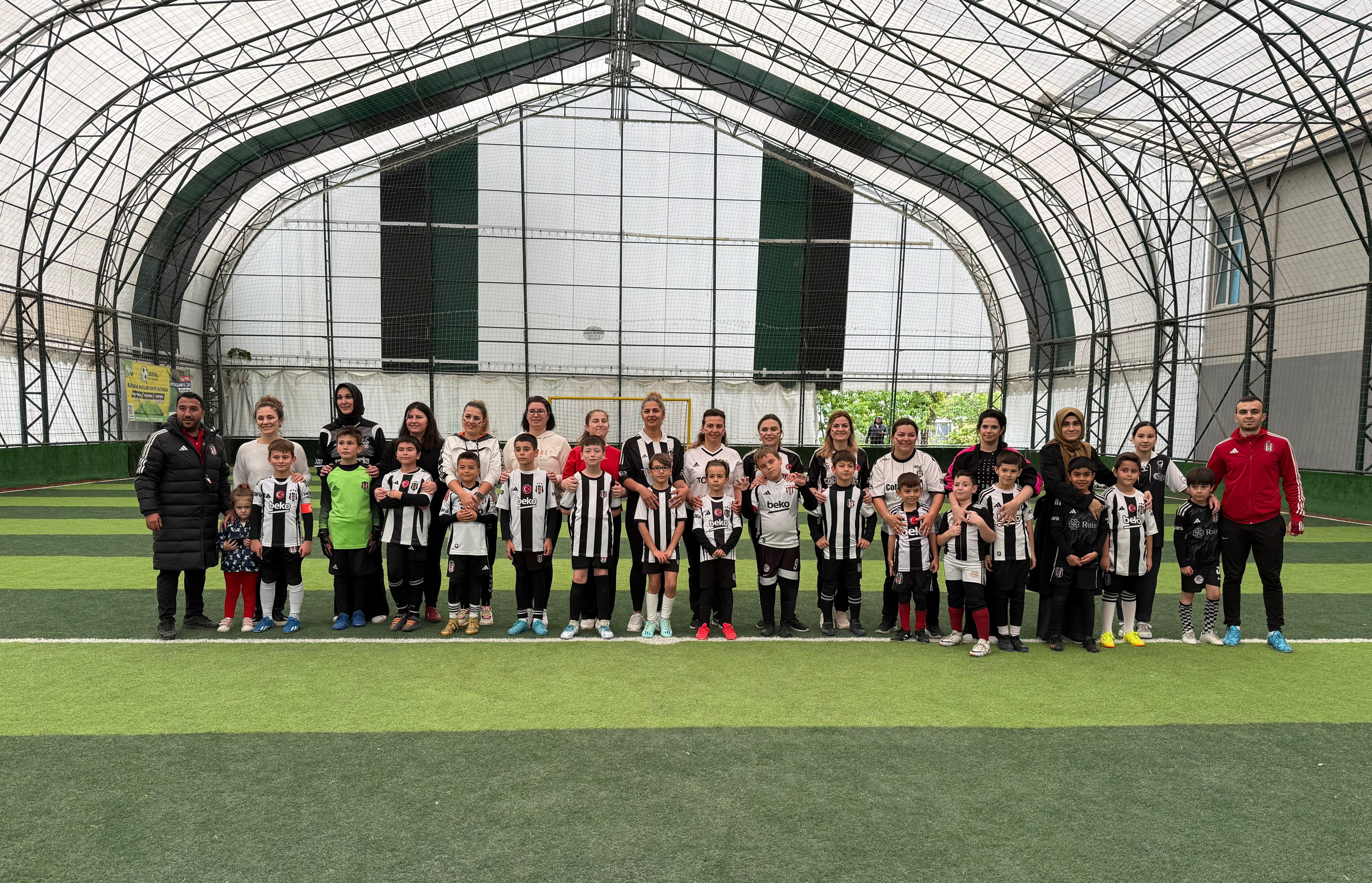 Sakarya Beşiktaş Futbol Okullarından Anneler Günü etkinliği<