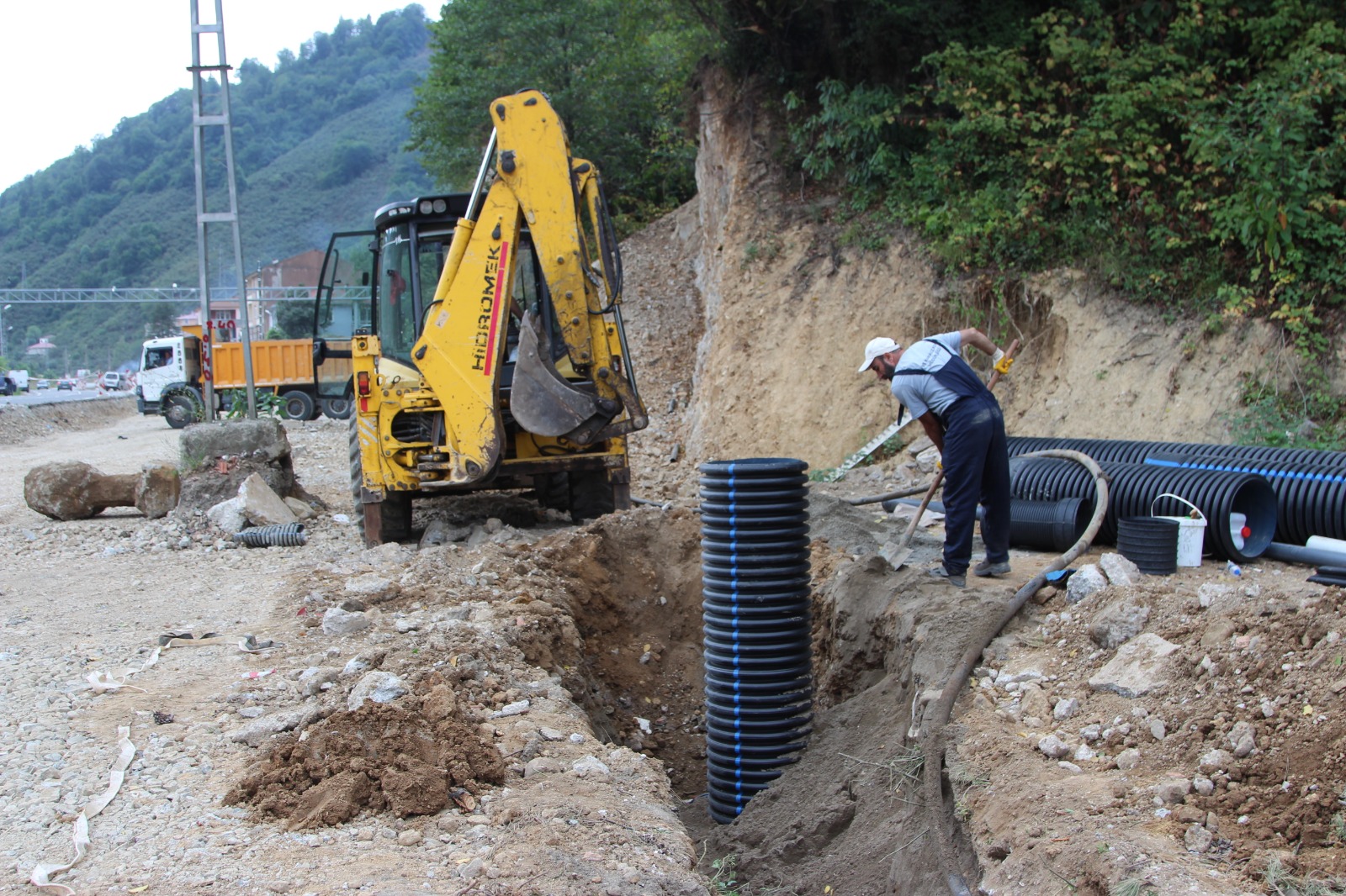 Giresun’da altyapı yatırımları mahalle mahalle sürüyor<