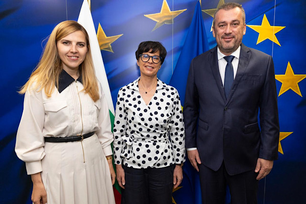 Petrova, AB Genişlemeden Sorumlu Komiseri Kos ile bir araya geldi<