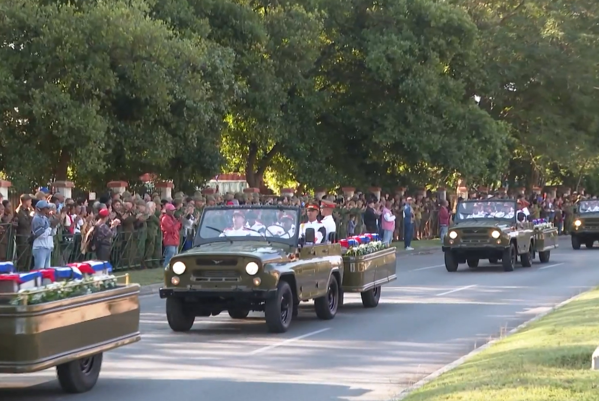 Küba, Venezuela operasyonunda ölen askerlerin naaşını törenle karşıladı<