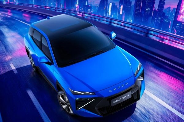 OMODA 4 Paris’te geleceğin otomobil deneyimini sahneye taşıdı<
