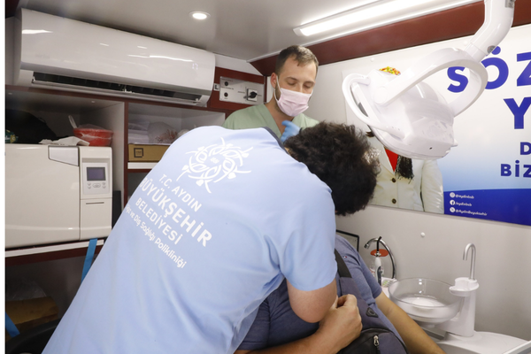 Aydın'da mobil diş klinikleri Germencik ve Koçarlı'da vatandaşlarla buluştu<