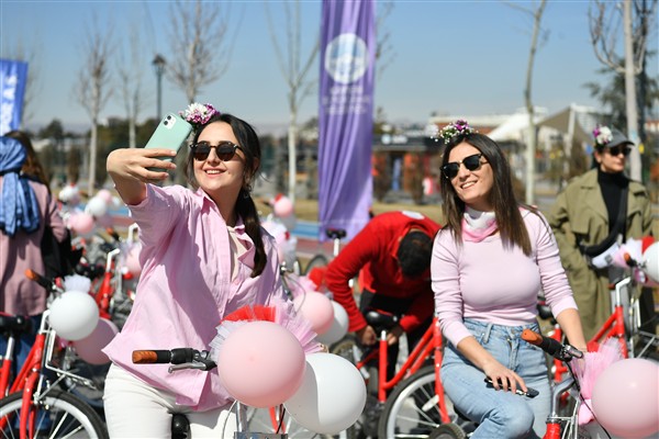 Kayseri’de “Çiçek Kadınlar Bisiklet Turu” etkinliği düzenlendi