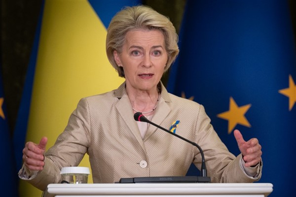 Leyen: Avrupa, bu zorlu dönemde üye devletlerimiz ve topluluklarıyla dayanışma içindedir<