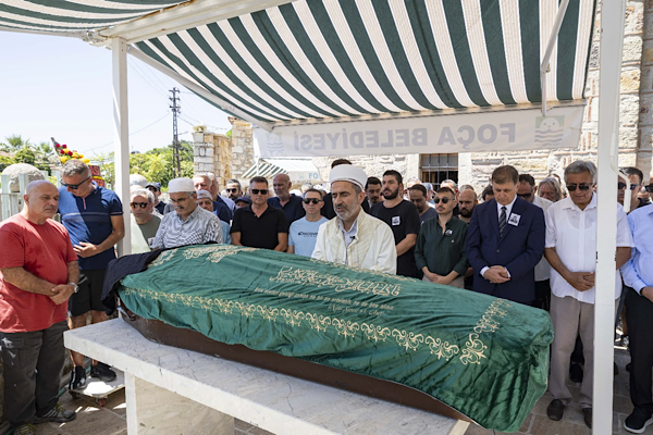 Foça eski Belediye Başkanı Nihat Dirim’in oğlu son yolculuğuna uğurlandı