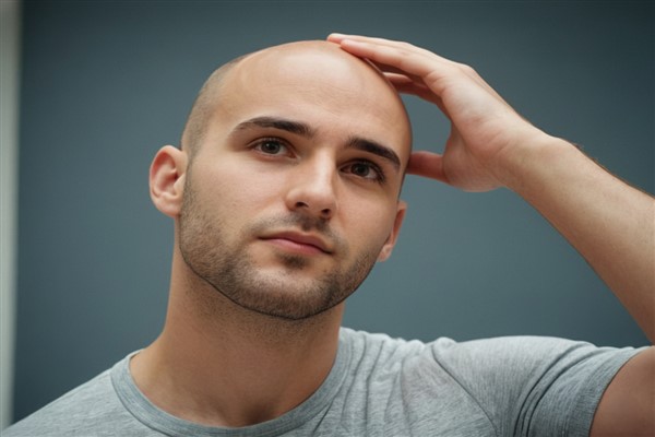 Saç ekimine gitmeden önce saç köklerini harekete geçiren 7 yöntem<