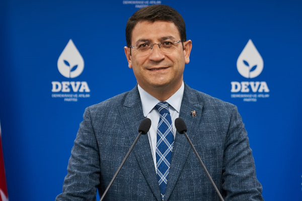 DEVA Partili Şahin: Demokrasi halısı hepimizin ayağının altından çekilip götürülüyor