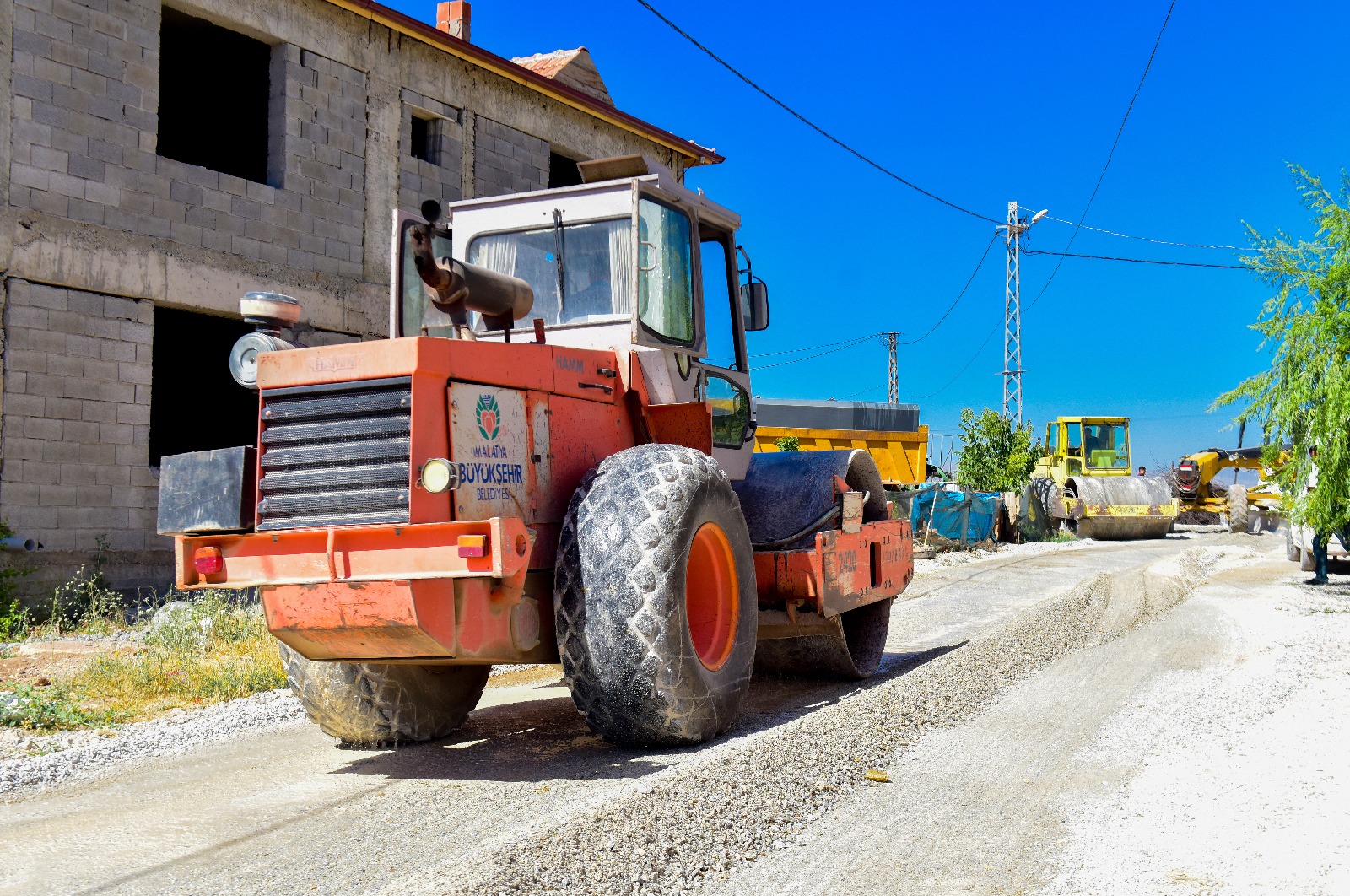 Malatya'da yol çalışmaları devam ediyor<