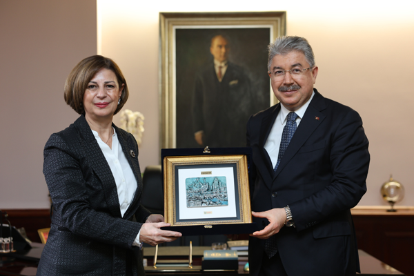 Vali Yılmaz'dan Başkan Ünlüce'ye ziyaret<