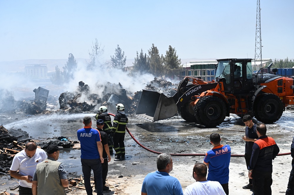 Batman Organize Sanayi Bölgesindeki meyve suyu fabrikasında yangın<