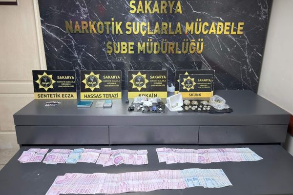 Sakarya’da uyuşturucu operasyonu: 3 şüpheli gözaltına alındı<