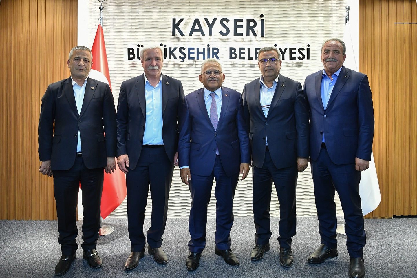 Başkan Büyükkılıç'tan 5 İlçe Belediye Başkanı ile yatırım zirvesi<