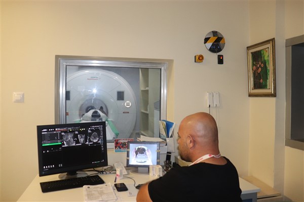 Harran Üniversitesi Hastanesi’nde yeni MR cihazını hizmete alındı<