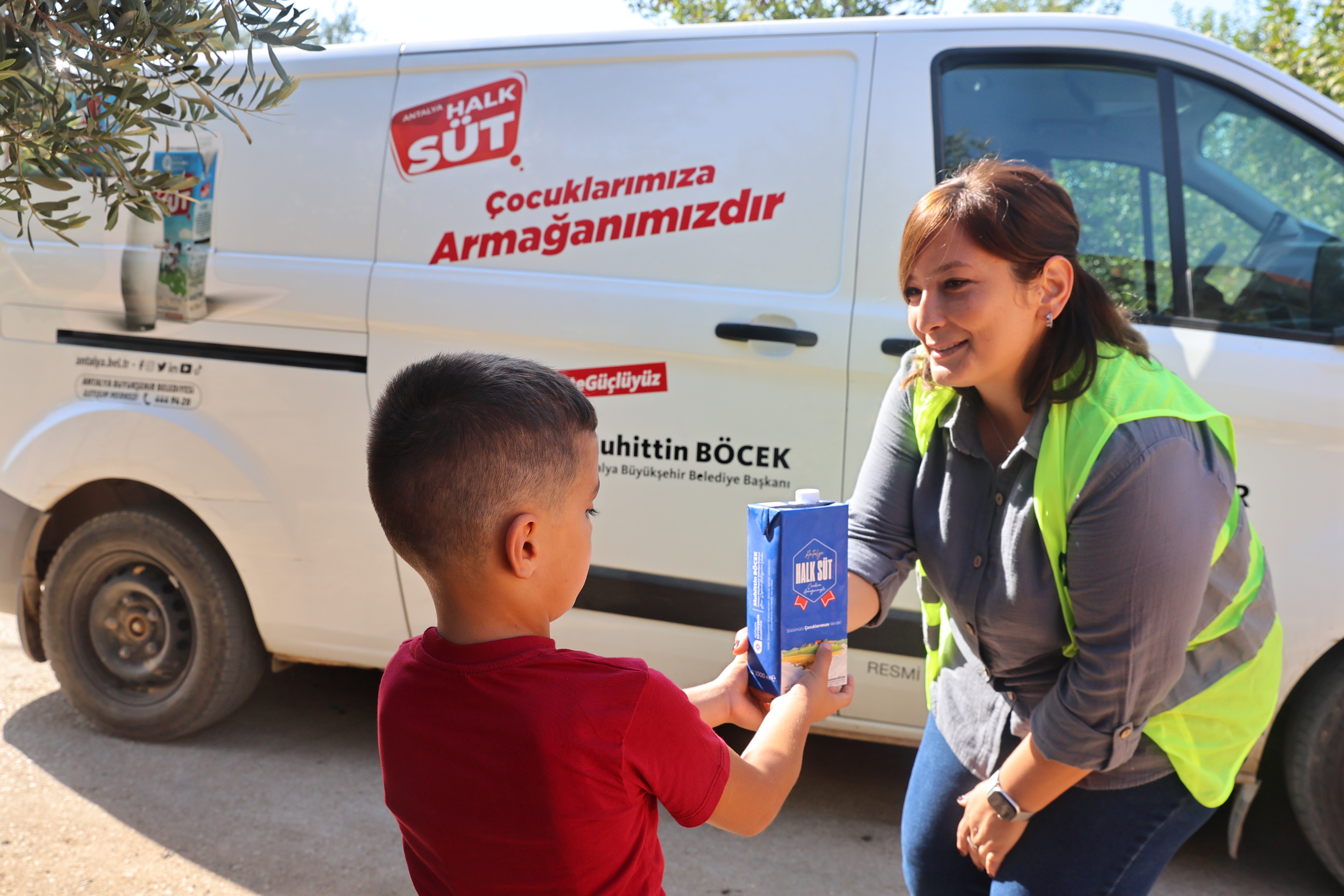 Antalya'da Halk Süt projesi devam ediyor