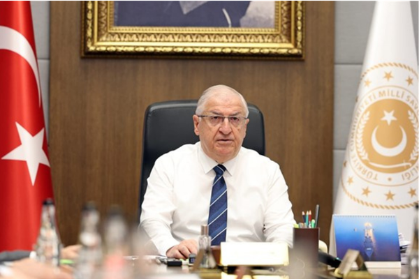 Bakan Güler, Polonya Cumhurbaşkanı Nawrocki'yi Ankara’dan törenle uğurladı<