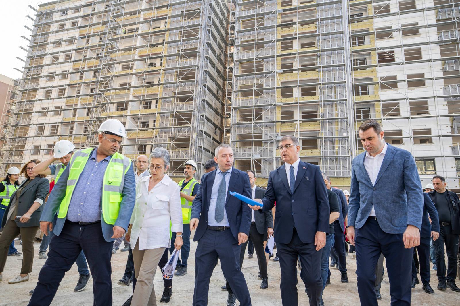 Başkan Tugay, Örnekköy’deki kentsel dönüşüm projesini inceledi<