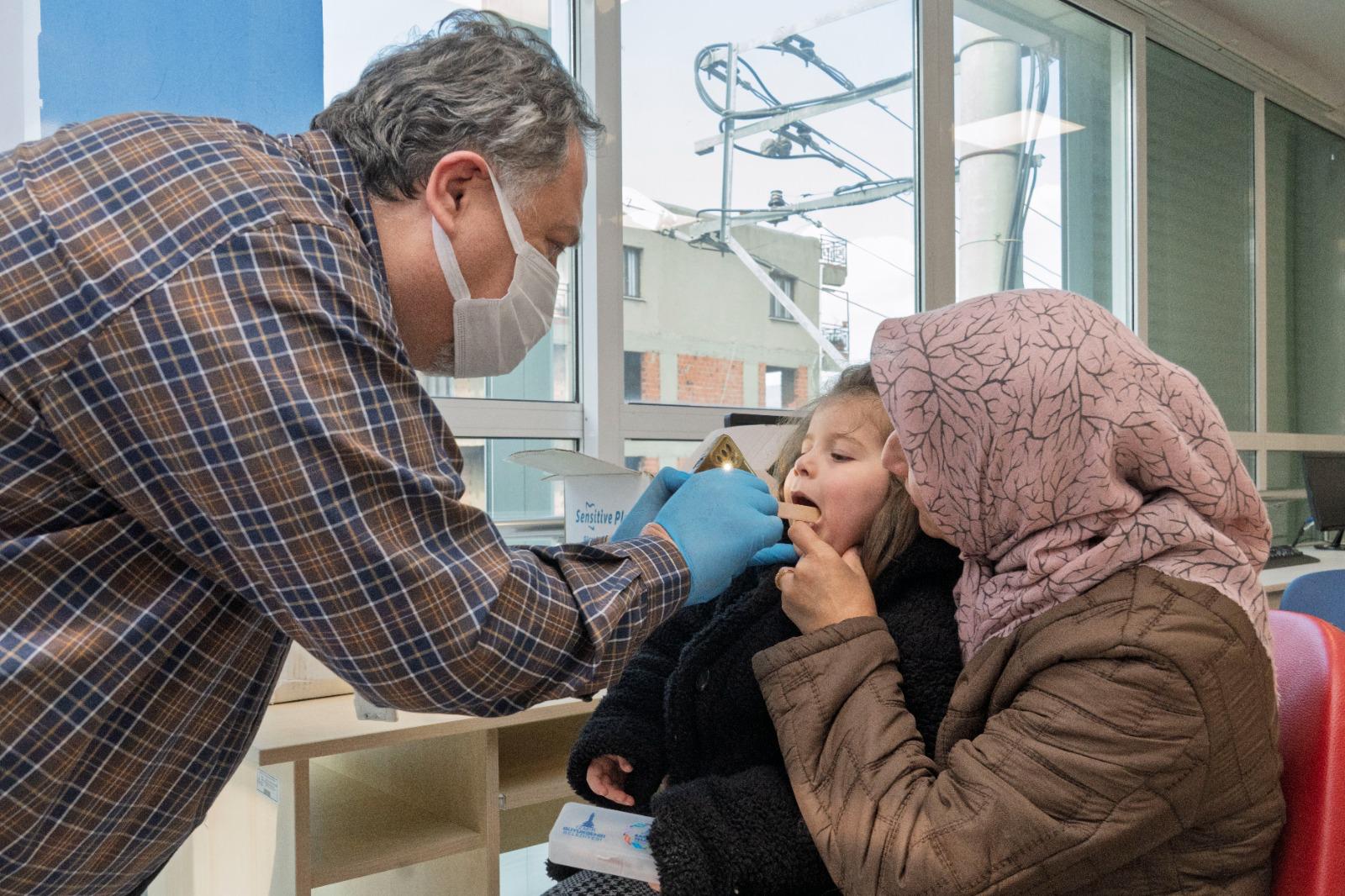 İzmir Büyükşehir Belediyesi'nden koruyucu diş sağlığı hizmeti<