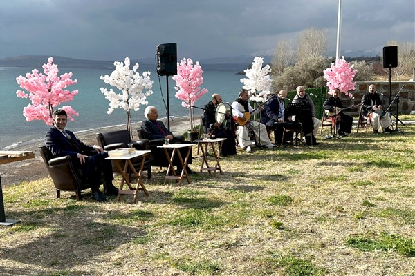 Yalova Belediye Başkan Yardımcısı Tutuğ, Ahlat'ta Yalova'yı tanıttı