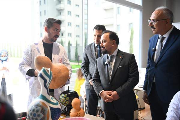 Başkan Uludağ, “Atıktan Sanata” el sanatları kursunu ziyaret etti