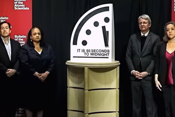 Bilim insanları 2026 ''Kıyamet Saati''ni gece yarısına 85 saniye kalaya ayarladı<